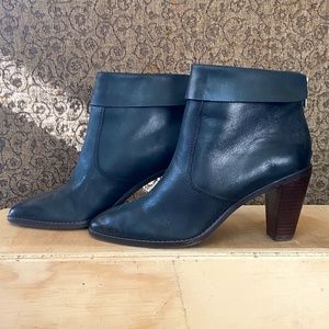 Lucky Brand Short Leather Boot with Wooden Hill Size 9M